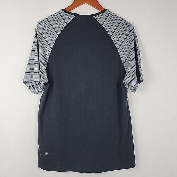 Lululemon Precision Tee Mens Small Gray Black Striped Vented Running Athletic - Picture 9 of 10
